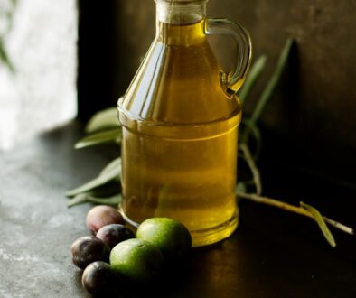 clear-glass-cruet-bottle-uOBApnN_K7w