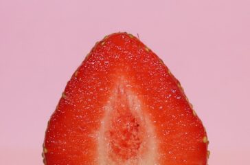 sliced-strawberry-CE1yaljvkb0